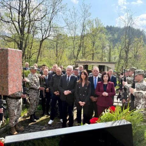 Izaslanstvo HNS-a BiH odalo počast žrtvama: Trusina ostaje trajna opomena, mir mora počivati na istini i pravdi