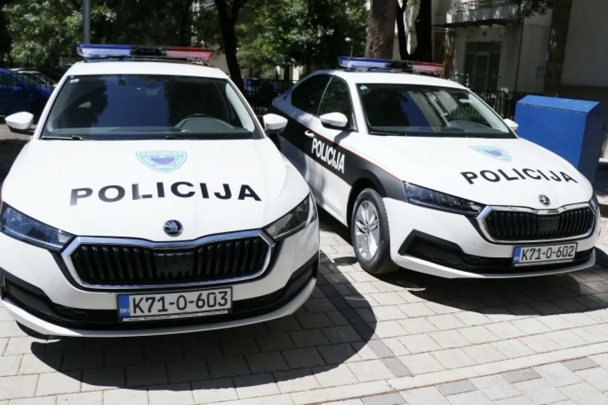 Trojica Sarajlija u Mostaru opljačkala stranu državljanku, ugurali je u stan i ukrali torbu