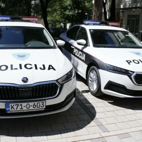 Trojica Sarajlija u Mostaru opljačkala stranu državljanku, ugurali je u stan i ukrali torbu