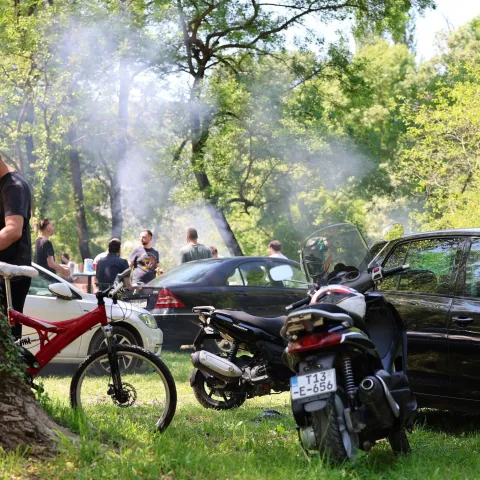 MOSTAR, 1. svibnja (FENA) - Stanovnici Mostara proslavili su MeД'unarodni praznik rada na nekom od izletiЕЎta u okolici najveД&Dagger;eg grada u Hercegovini.(Foto FENA/Branka Soldo)