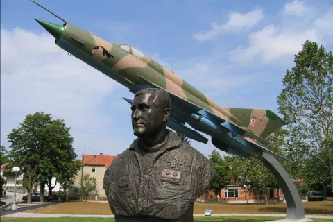 Spomenik Rudolfu Peri&scaron;inu