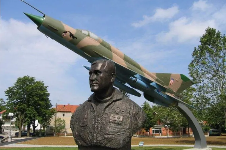 Spomenik Rudolfu Peri&scaron;inu