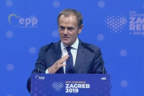 Tusk: NATO se uru&scaron;ava. Katastrofa