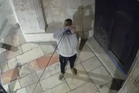 Mu&scaron;karac pljunuo na crkvu u Jeruzalemu pa pokazao srednji prst