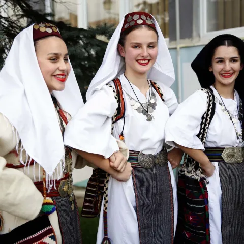 KUD 'Rodoč' iz Mostara na &scaron;etnici 'Maka Dizdara' predstavilo tradiciju zapadne Hercegovine