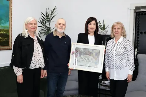 Mariji Buhač Povelja Matice hrvatske Mostar za izniman doprinos izgradnji i promicanju hrvatske kulture