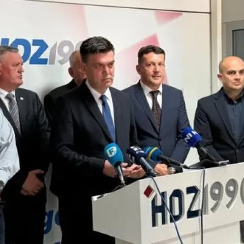 Nakon sjednice u Mostaru, na kojoj su potvrdili zajedničku kandidaturu Zdenka Lučića za člana Predsjedni&scaron;tva BiH, novinarima su se obratili predsjednici stranaka Petorke (HDZ 1990, HRS, HNP, HDS i HSS)
