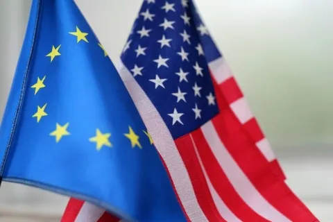 Zastave EU i SAD-a