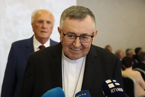 MOSTAR, 21. lipnja (FENA) &ndash; Svečanom sjednicom Hrvatske akademije za znanost i umjetnost (HAZU) u BiH koja je održana u petak u Mostaru obilježeno je deset godina djelovanja ove institucije, a počasnim članom Akademije postao je kardinal Vinko Puljić, nadbiskup metropolit vrhbosanski u miru.(Foto FENA/Mario Obrdalj)