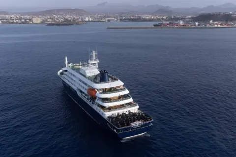 Kruzer MV Hondius