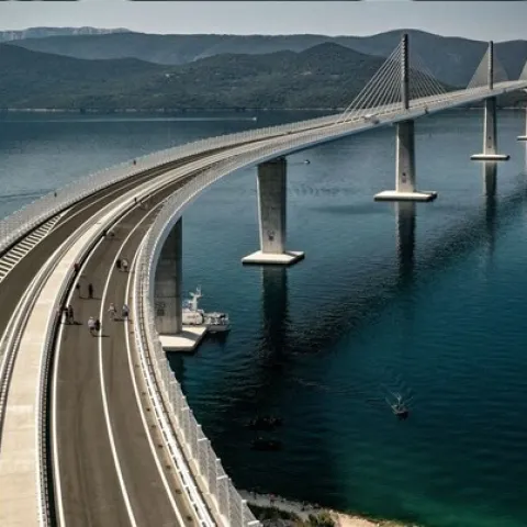 Pelje&scaron;ki most