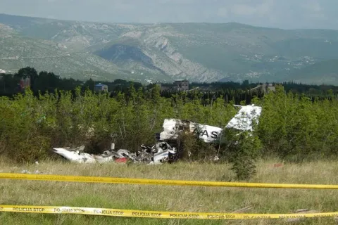 Devet godina od zrakoplovne nesreće u Mostaru - Poginulo pet osoba, među njima troje djece