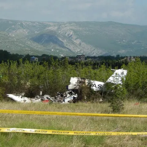 Devet godina od zrakoplovne nesreće u Mostaru - Poginulo pet osoba, među njima troje djece