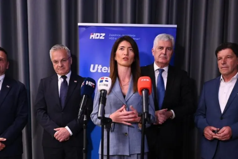 U organizaciji Zajednice utemeljitelja HDZ-a "Dr. Franjo Tuđman" u Zagrebu je upriličena tribina posvećena položaju hrvatskoga naroda u BiH te potrebi osiguranja pune ustavne ravnopravnosti Hrvata kao konstitutivnog naroda. 