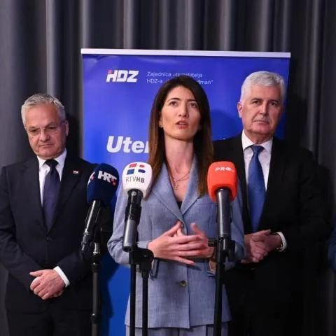 U organizaciji Zajednice utemeljitelja HDZ-a "Dr. Franjo Tuđman" u Zagrebu je upriličena tribina posvećena položaju hrvatskoga naroda u BiH te potrebi osiguranja pune ustavne ravnopravnosti Hrvata kao konstitutivnog naroda. 