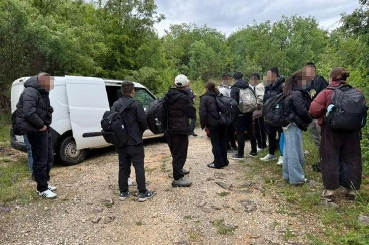 Pri nadzoru granice kod Gruda spriječeno krijumčarenje 14 stranih državljana