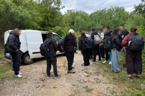 Pri nadzoru granice kod Gruda spriječeno krijumčarenje 14 stranih državljana