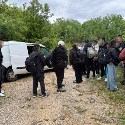 Pri nadzoru granice kod Gruda spriječeno krijumčarenje 14 stranih državljana