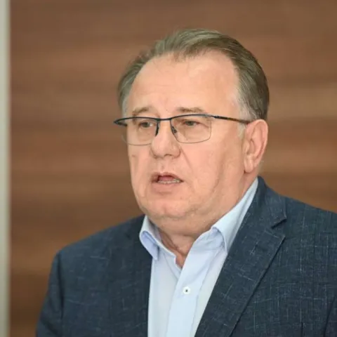 Nermin Nik&scaron;ić