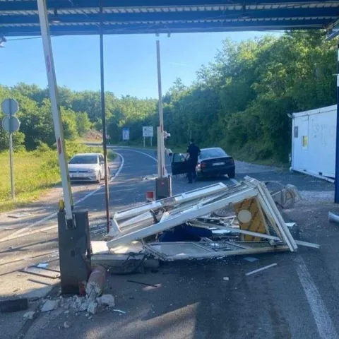 Zbog prometne nezgode zatvoren granični prijelaz na Prisici