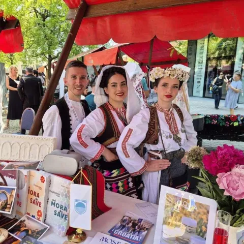 Predstavljena knjiga 'Tradicijsko ruho od mora do Save' na Europskom trgu u Zagrebu