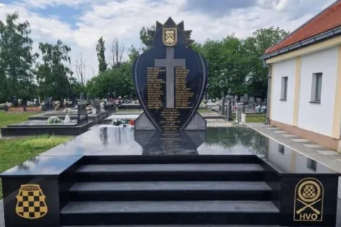 Rekonstruiran spomenik hrvatskim braniteljima u Derventi