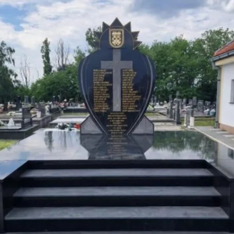 Rekonstruiran spomenik hrvatskim braniteljima u Derventi