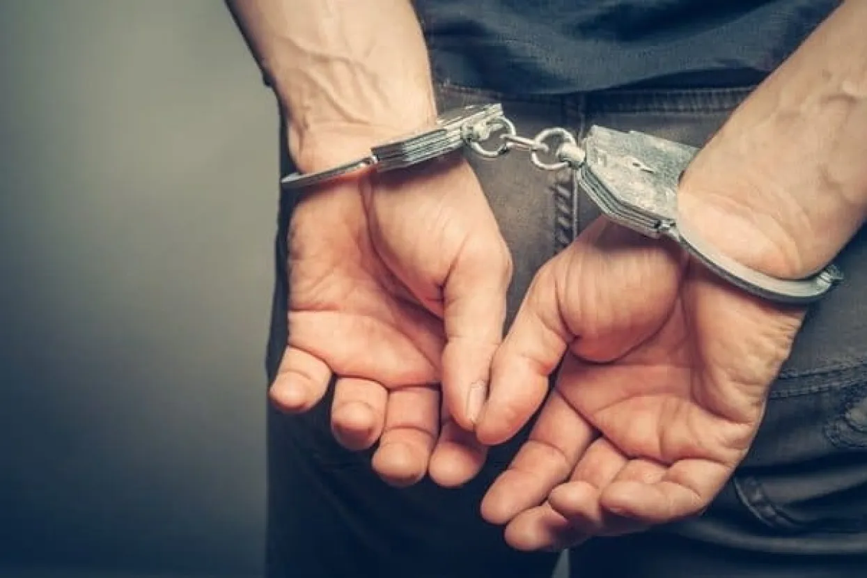 Pobjegao iz policijskog kombija, pregazio ga vlak