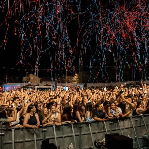 MOSTAR, 9. srpnja (FENA) - Trinaesto izdanje Mostar Summer Festa (MSF) jo&scaron; jednom je potvrdilo status MSF-a kao jednog od najvažnijih urbanih festivala u regiji, a organizatori, iznimno zadovoljni ovogodi&scaron;njim izdanjem, u razgovoru za Fenu ističu važnost Festivala za kulturnu i turističku promociju Mostara, sve veću posjećenost iz zemlje i inozemstva, te prepoznatljivu festivalsku energiju i produkciju koja iz godine u godinu privlači vjernu, ali i novu publiku. (Foto FENA/Denis Leko)