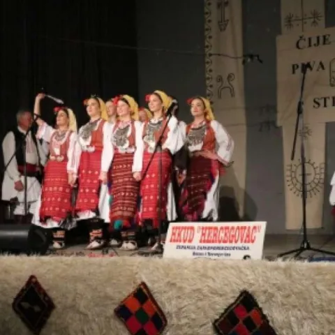 &Scaron;iroki Brijeg domaćin revije tradicijskih no&scaron;nji