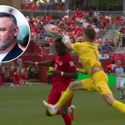 Rooney smatra da je Vasilj trebao dobiti crveni karton