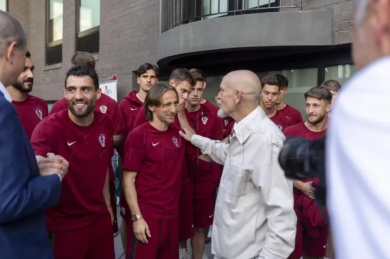 John Malkovich i Toni Kukoč do&scaron;li pozdraviti Vatrene