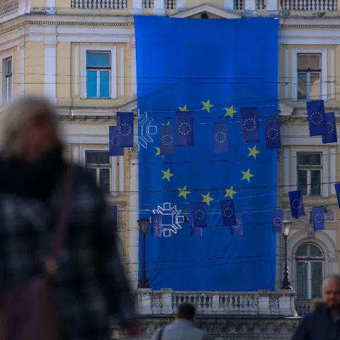 Sarajevo ukra&scaron;eno zastavama EU