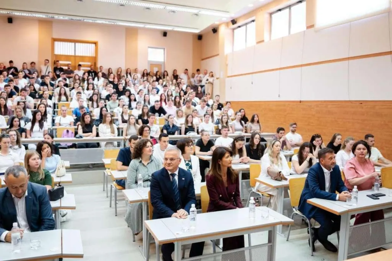 Na Sveučili&scaron;tu u Mostaru dodijeljene stipendije Sredi&scaron;njeg državnog ureda za Hrvate izvan RH