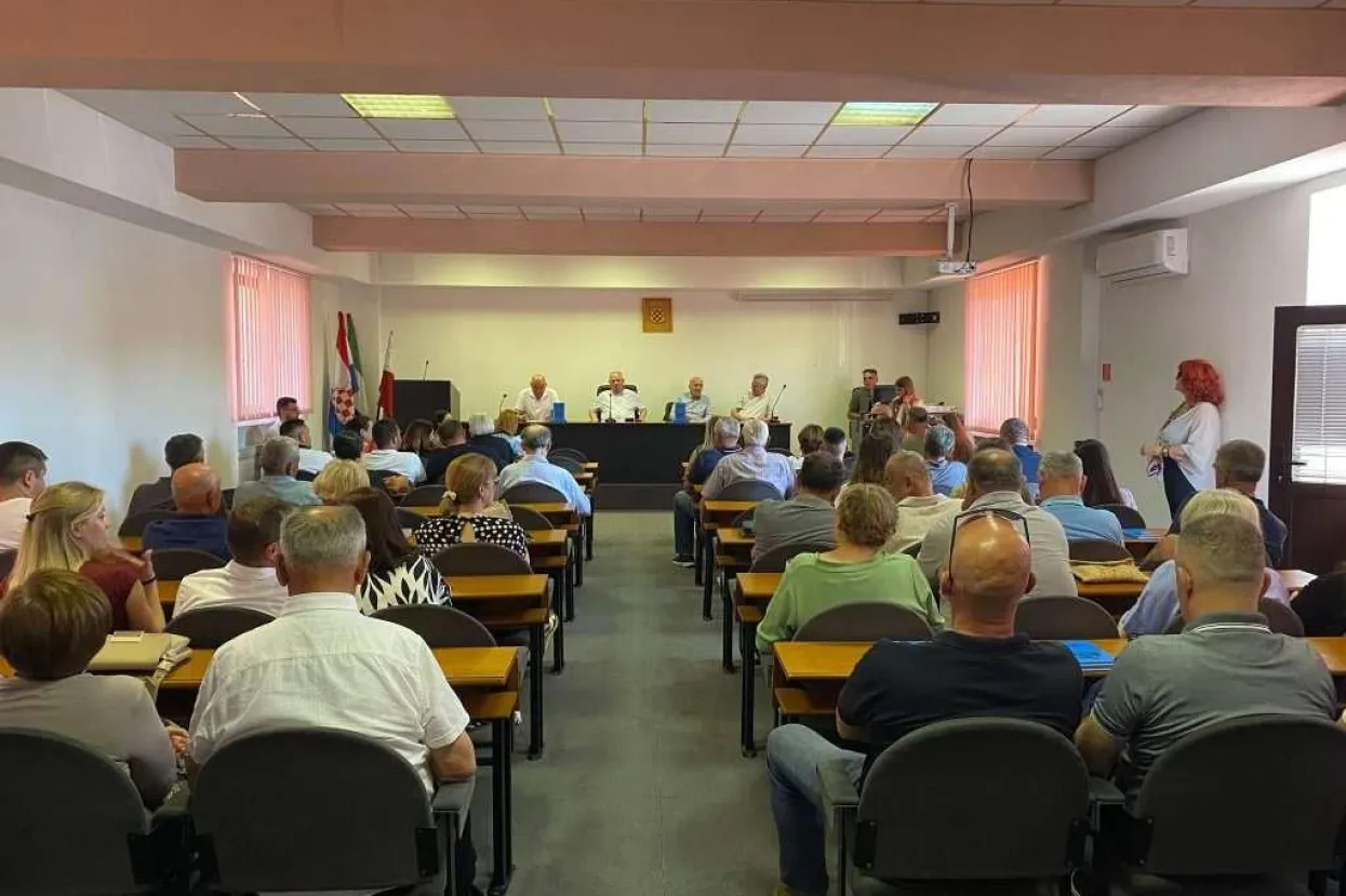 U Tomislavgradu predstavljena knjiga Mije Tokića "Pred na&scaron;om kućom jabuka"