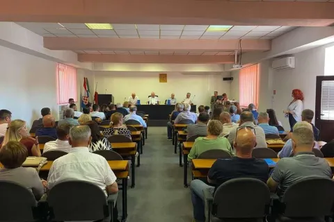 U Tomislavgradu predstavljena knjiga Mije Tokića "Pred na&scaron;om kućom jabuka"