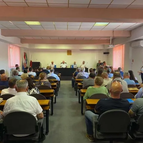 U Tomislavgradu predstavljena knjiga Mije Tokića "Pred na&scaron;om kućom jabuka"