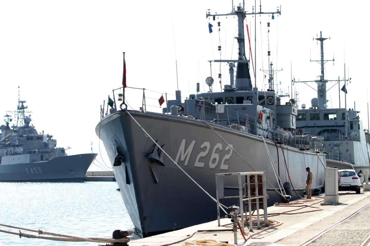 Split, 17.06.2011 - U splitsku pomorsku bazu Loru danas je u sklopu vojne suradnje NATO-a i HRM-a uplovila skupina od pet ratnih brodova sa zapovjednim brodom Spetsaiem" grčke ratne mornarice na čelu, koji bi u splitskoj luci trebali ostati do utorka, rekla je pukovnica hrvatske Obalne strae Sandra Jonjić. 