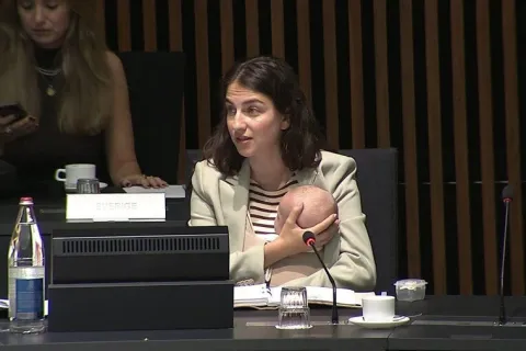 Ministrica povela bebu na sastanak Vijeća EU-a