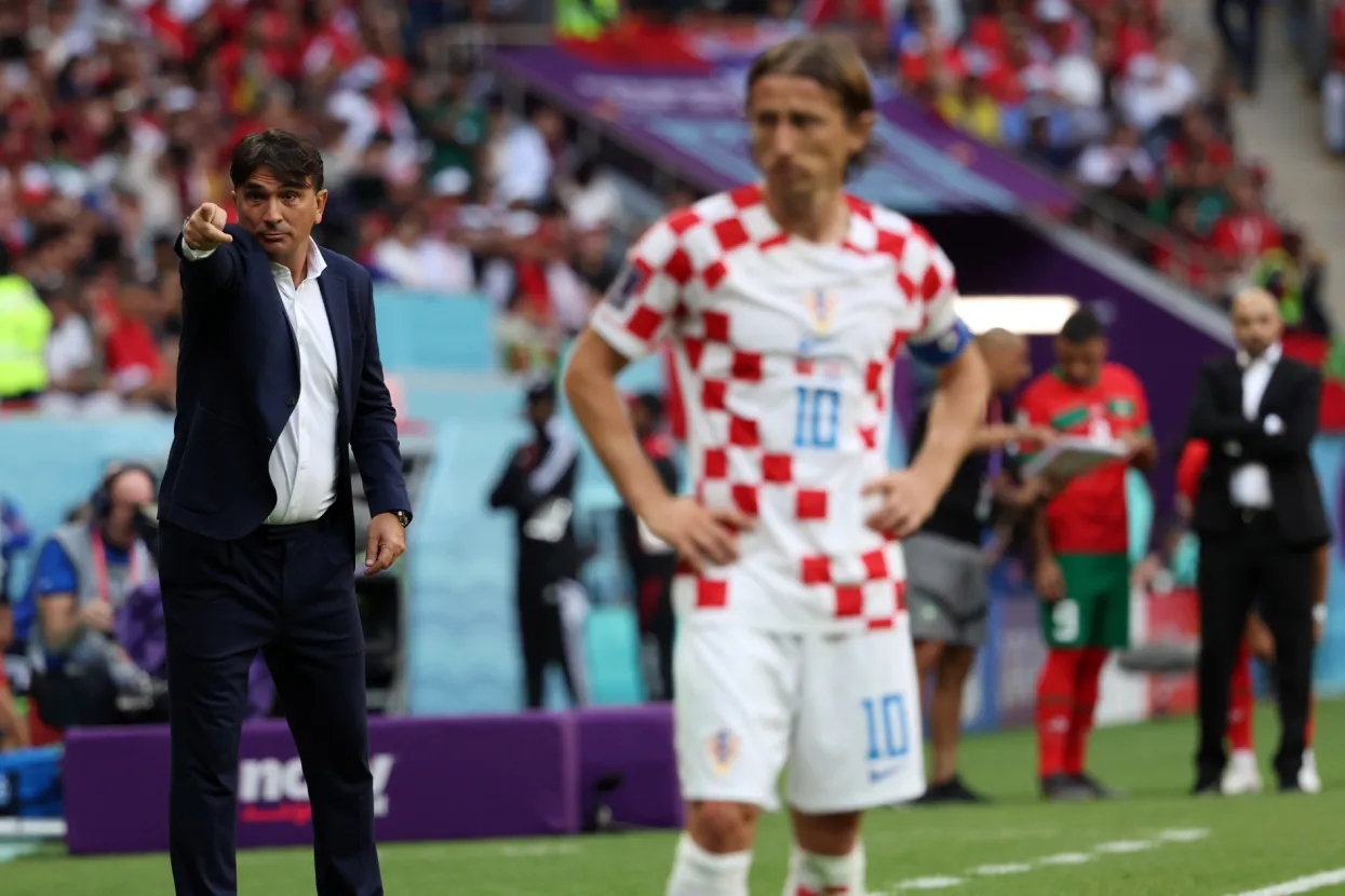 Doha, 23.11.2022.- Utakmica 1.kola F supine Svjetskog nogometnog prvenstva Katar 2022, Hrvatska - Maroko na stadionu Al. Bayt.Na fotografiji Zlatko Dalić, Luka Modrić, Yahia Attiyat Allah.