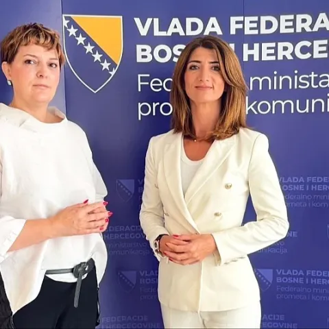 Federalna ministrica s direktoricom RTV HB nakon potpisivanja sporazuma