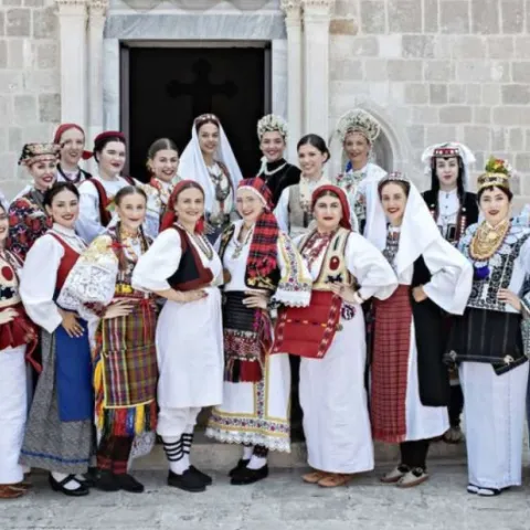 Revija tradicijske odjeće i izbor najljep&scaron;e Hrvatice u narodnoj no&scaron;nji izvan RH