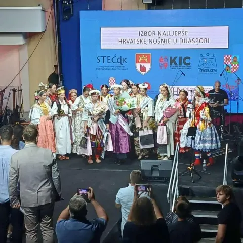 Vesna Bari&scaron;ić najljep&scaron;a Hrvatica u narodnoj no&scaron;nji izvan Republike Hrvatske