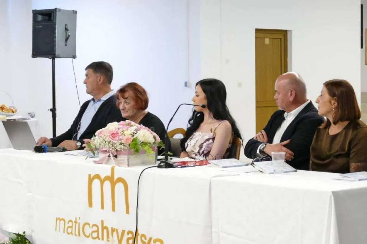 U Kupresu predstavljena zbirka poezije 'Bijeg' mlade autorice Lucije Patrun