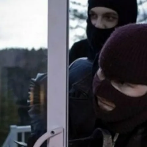 Uhićenja u Srbiji i Zvorniku zbog krađe novca i vatrenog oružja iz kuće u Livnu