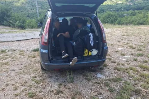 Na području Livna i Gruda spriječena dva slučaja krijumčarenja migranata, uhićene četiri osobe