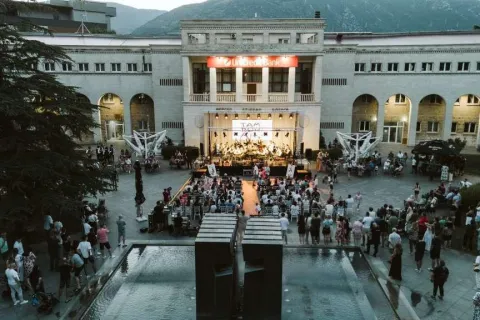Vi&scaron;e od stotinu glazbenika nastupilo na drugom festivalu tambura&scaron;ke glazbe u Mostaru