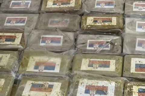 Talijani zaplijenili gotovo 800 kg kokaina, na paketima zastava Srbije 