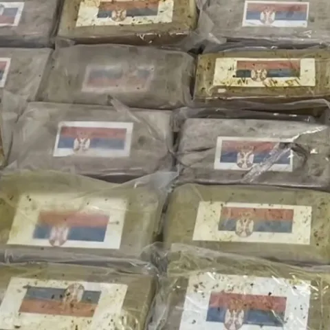 Talijani zaplijenili gotovo 800 kg kokaina, na paketima zastava Srbije 