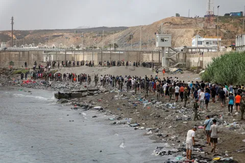 Migranti koji su upali u Ceutu